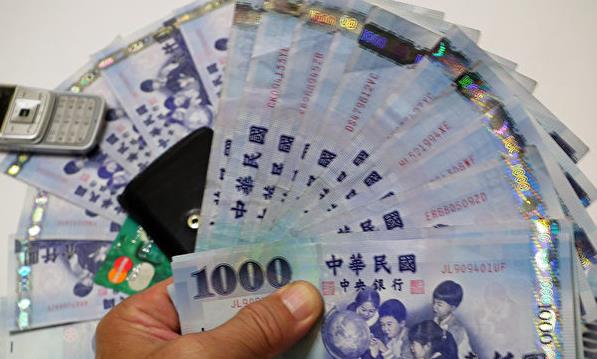 農村夫妻被親家母冷嘲熱諷，老漢說一席話，親家公趕忙鞠躬道歉 