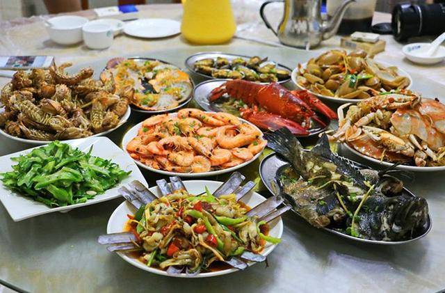 路上不小心碰了賣飯大娘，被迫花錢買碗白開水，沒想到救自己一命