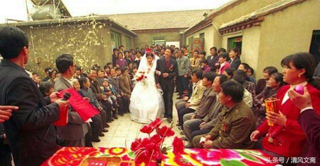 父親娶拾荒女人為妻，後媽卻不讓兩繼子參加父親葬禮，一段往事揭開女人神秘身份