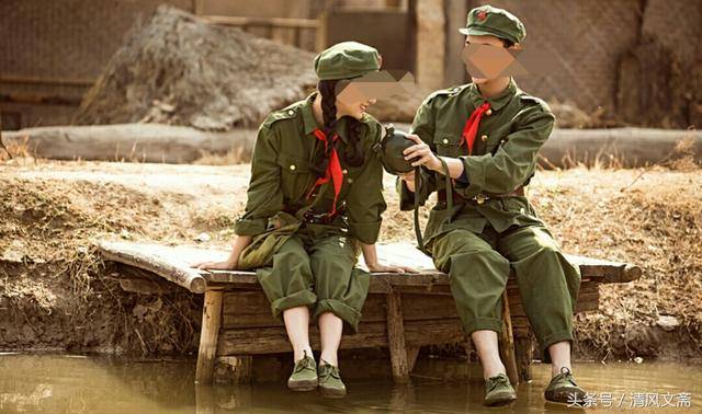 父親娶拾荒女人為妻，後媽卻不讓兩繼子參加父親葬禮，一段往事揭開女人神秘身份