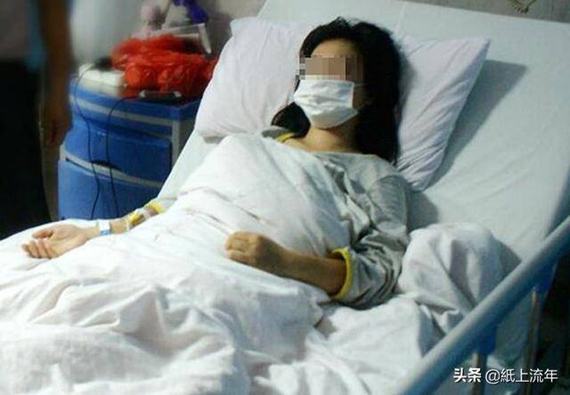 兒媳生病，婆婆找娘家要醫藥費，錢到手後正要回家，拉開門，蒙住