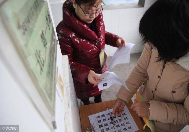 妻子罵丈夫沒出息，他生氣離家，奮鬥八年成老闆後回家，進屋愣了