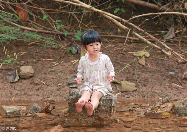 我嫁窮小子父母跟我斷絕關係，六年後母親生病我給十萬後才知被騙
