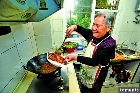 訂婚前男朋友父親突發心肌梗塞，請假去醫院照顧他，沒想到飯桌上準婆婆竟說了「一句話」，讓我死也不想嫁！