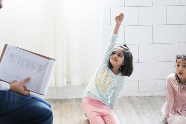 孩子愛插嘴一定要教！小心！這是長大變「白目」的前兆