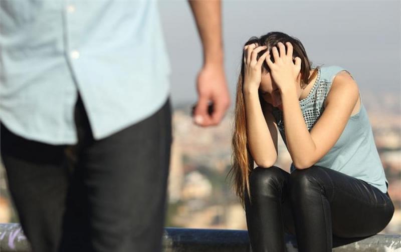 帶6萬去女友家探親，准岳母回禮一條煙，上廁所拿起煙：逃命吧！