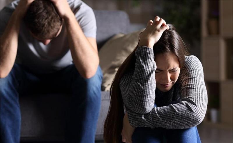 帶6萬去女友家探親，准岳母回禮一條煙，上廁所拿起煙：逃命吧！