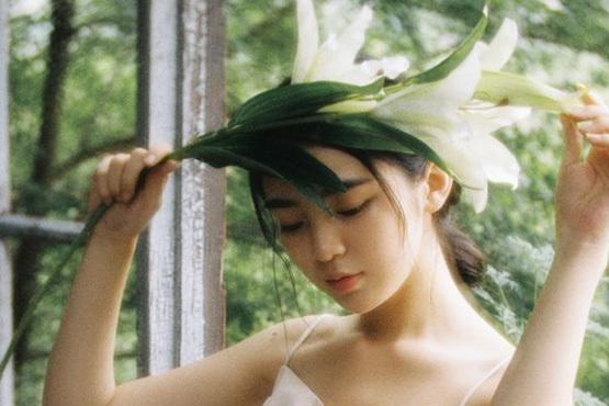 哥哥賣房替弟弟還40萬欠債，妻子要離婚，兩年後男子的福報來了