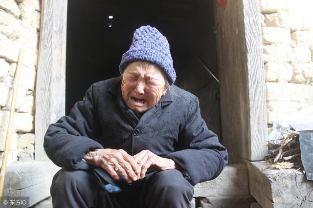 連著七天做同樣的夢，母親連夜坐火車，接遠嫁的女兒回了娘家