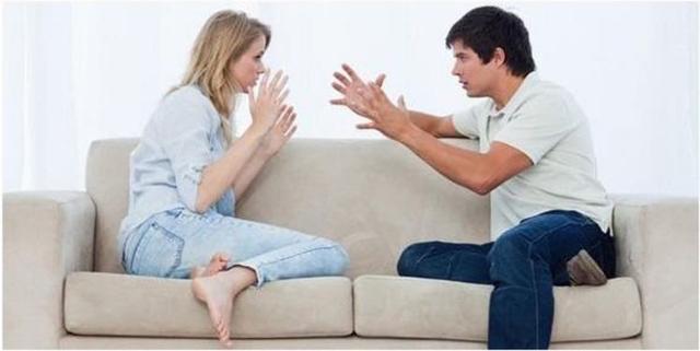 和老婆離婚6年，在同學聚會上再次相見，看到他的手機我痛哭流涕