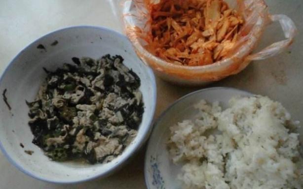 丈夫不在家婆婆給我吃剩菜，餐桌上婆婆說出的一番話，讓我很生氣