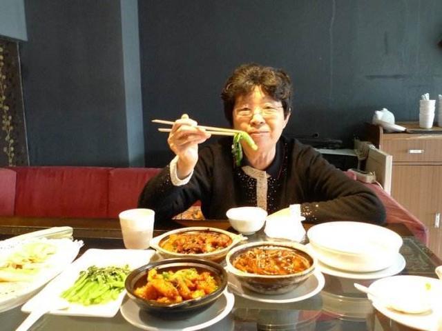 我60歲生日，女兒送我一個手鐲，她打電話沒掛斷，我心裡發寒