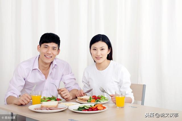 小叔子結婚婆婆找我借十萬，走時留下個欠條，打開一看我淚目
