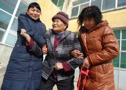 家婆大壽俺做了一桌菜，妯娌玩一天手機，她嘗了一口菜家婆掀了桌