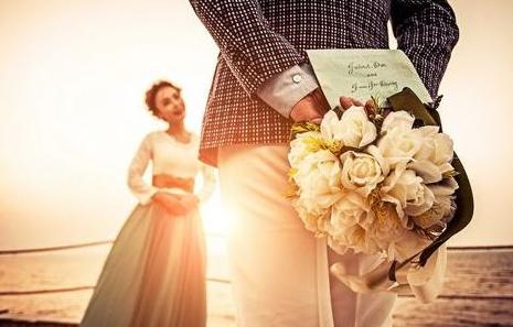 結婚時公婆送了一套房，度完蜜月發現屋裡有3個人，我當場大哭