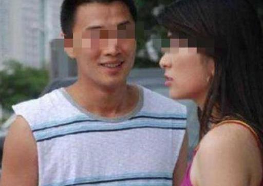 打工的妻子回家，丈夫卻不願開門，女兒童言無忌，讓她自打耳光