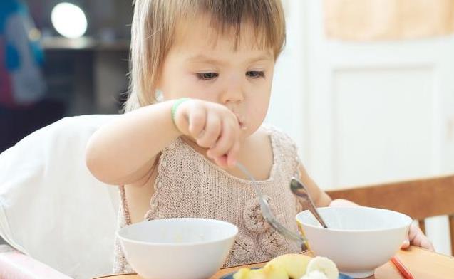 不同月齡寶寶，輔食適合吃什麼？營養專家支招：這樣做他更愛吃