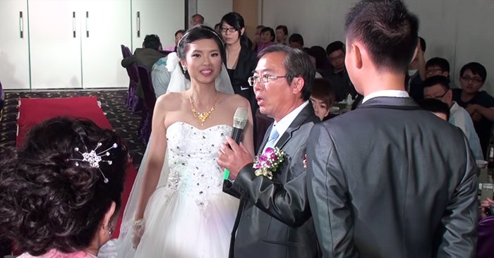 這是多少個爸爸的心聲? 女兒出嫁, 他在婚禮上說「這是她第三次放開我的手」?哽咽地要求：記得常帶她回來娘家~