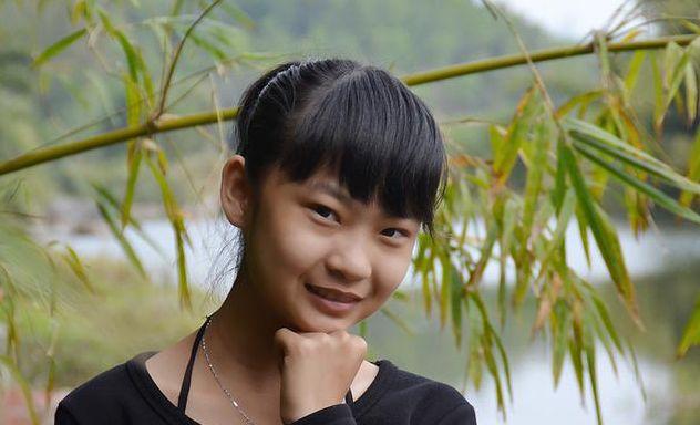 父親生前欠下鉅款，兩個兒子不還債，女兒把錢送到債主家，債主卻給了她100萬！