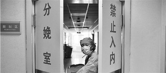 女子羊水破了，婆婆不讓生，為生下孩子，打了婆婆一巴掌