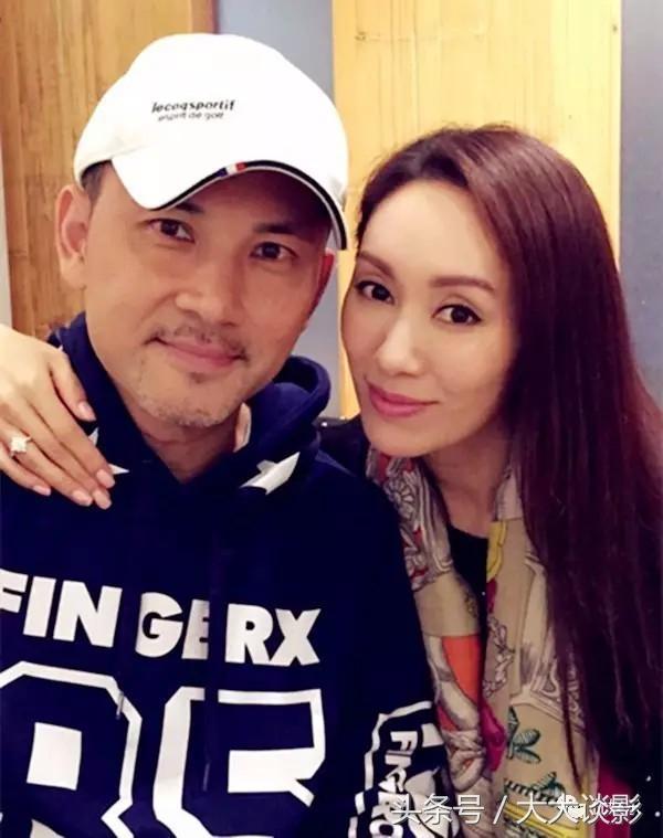 郭可盈一家近照曝光，相伴24年恩愛如初，9歲女兒比媽媽還美