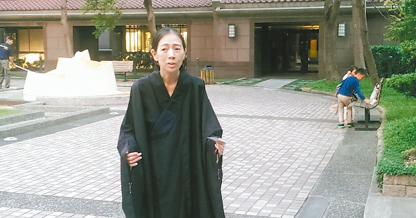 許純美「女兒」近況曝光！她擁300億身價「竟只給女兒...」，網：沒看過這麼尖酸刻薄的母親！