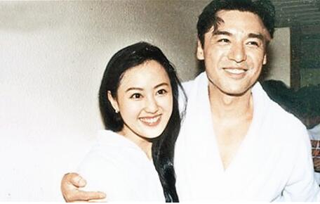 看完阿B鍾鎮濤前妻生女兒和現任生的，網友：還是章小蕙基因好，現任的真的沒得比！