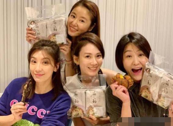 林心如閨蜜不小心曝光其素顏照，連唇膏都沒塗，網友：大跌眼鏡啊!