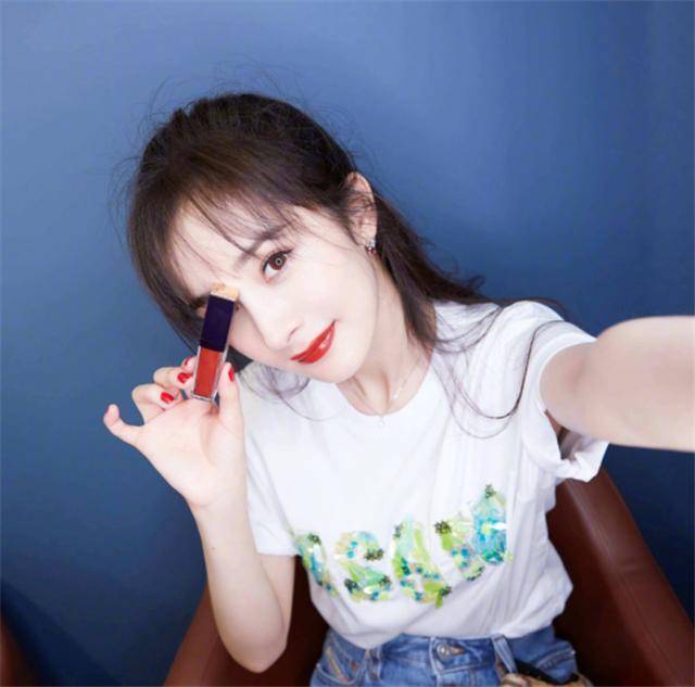 卸了妝的明星你能認識幾個？張韶涵像大媽，而她像換了一張臉!