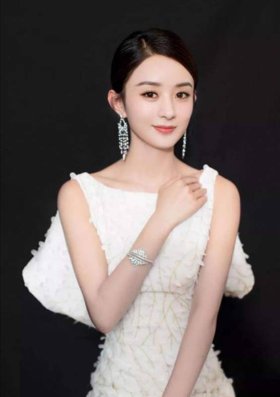 這4位女星出道時遭人嫌棄，如今圈粉無數，越變越漂亮!