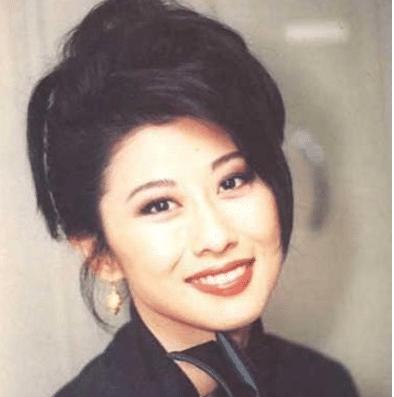 57歲葉倩文和林子祥生活近照：中年發福幸福胖，四代同堂其樂融融！