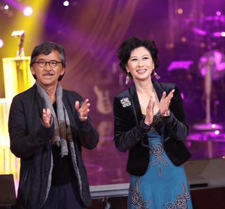57歲葉倩文和林子祥生活近照：中年發福幸福胖，四代同堂其樂融融！