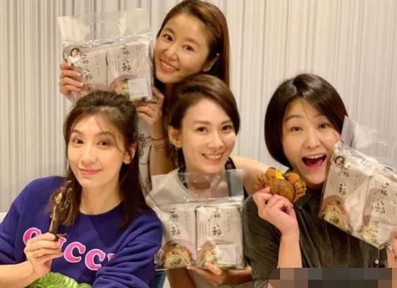 林心如閨蜜不小心曝光其素顏照，連唇膏都沒塗，網友：大跌眼鏡咩！
