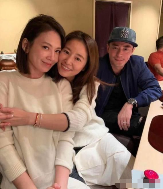 林心如閨蜜不小心曝光其素顏照，連唇膏都沒塗，網友：大跌眼鏡咩！