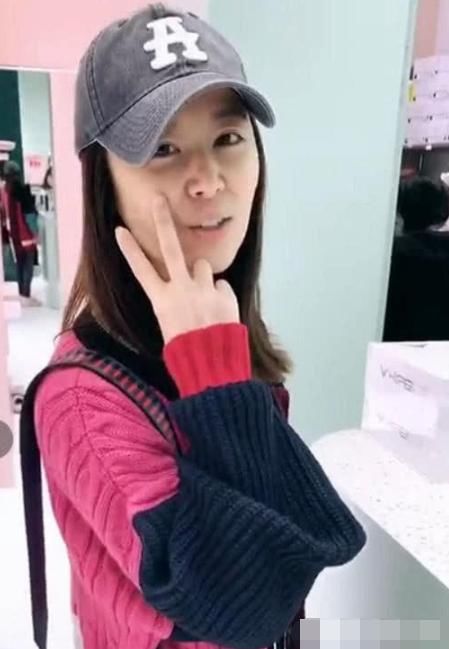 林心如閨蜜不小心曝光其素顏照，連唇膏都沒塗，網友：大跌眼鏡咩！