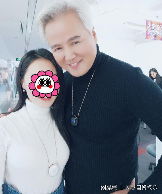 張庭老公與女子的親密合影照流出，稱「對大哥的愛是發自內心的。」