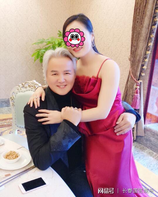 張庭老公與女子的親密合影照流出，稱「對大哥的愛是發自內心的。」