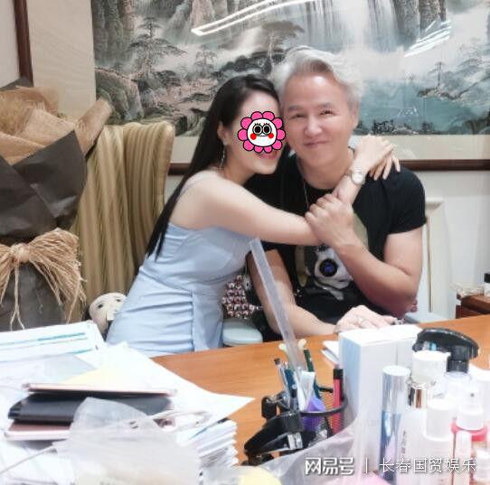 張庭老公與女子的親密合影照流出，稱「對大哥的愛是發自內心的。」