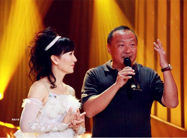 60歲女星收養「有缺陷女兒」 耐心陪度過多次手術…如今她上名校謝媽媽：長大必報養育恩
