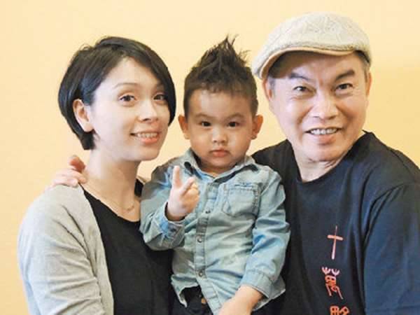 恭喜！51歲康康再當爸，「前世情人」報到，愛女Q樣簡直萌翻！