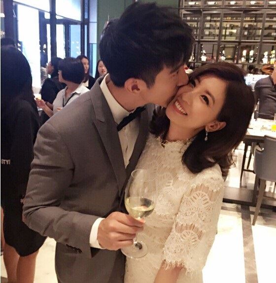 賈靜雯膽真大，吊帶裙竟敢這麼穿，網友: 43歲也瘋狂！
