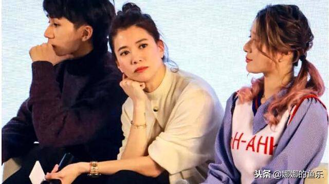 袁詠儀扎丸子頭現身活動，新髮型簡直美出一道街，網友：難怪張智霖那麼愛她~