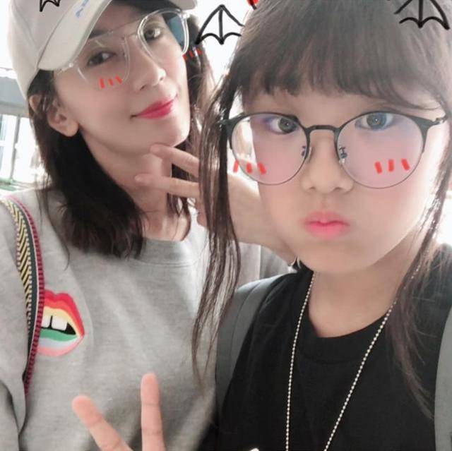 賈靜雯大女兒曬自己十年前後對比照，4歲的梧桐妹和咘咘一樣可愛！