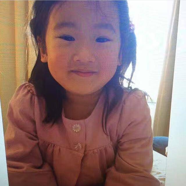 賈靜雯大女兒曬自己十年前後對比照，4歲的梧桐妹和咘咘一樣可愛！