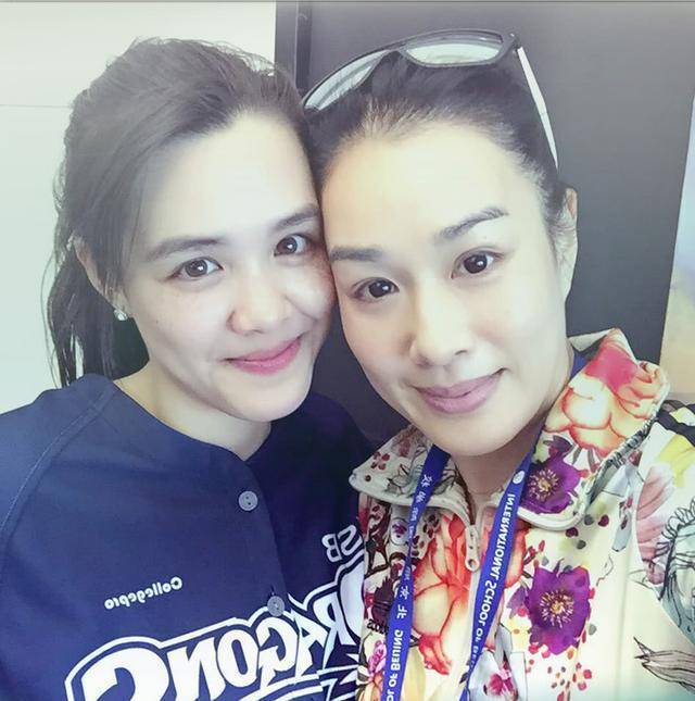 鍾麗緹混血大女兒21歲生日曬自拍，形象和氣質與媽媽越來越像