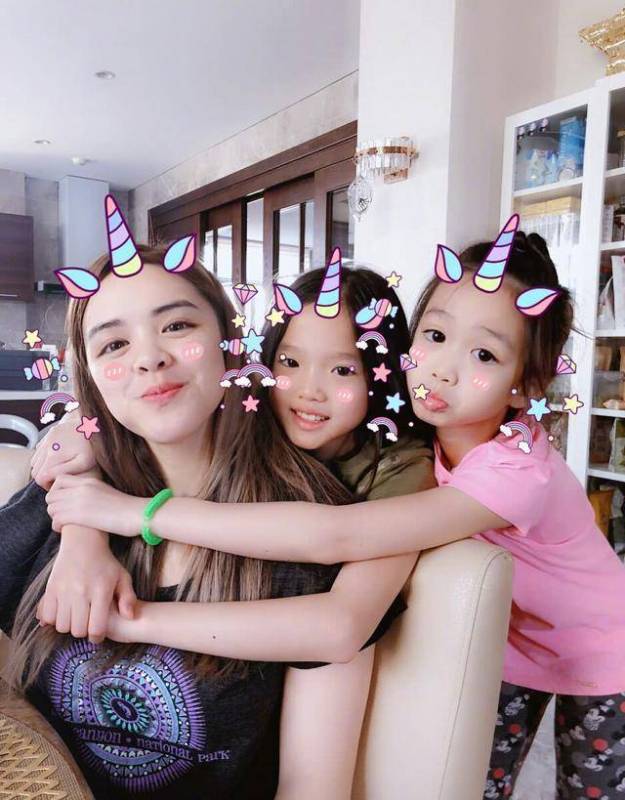 鍾麗緹混血大女兒21歲生日曬自拍，形象和氣質與媽媽越來越像