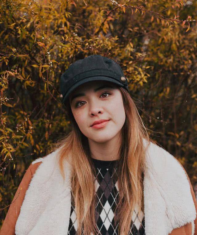 鍾麗緹混血大女兒21歲生日曬自拍，形象和氣質與媽媽越來越像