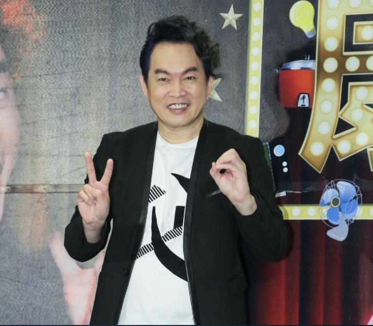康康悄悄資助「已故倪敏然」一家人！一口氣開出12張支票「過年還送上禮」感動眾人！