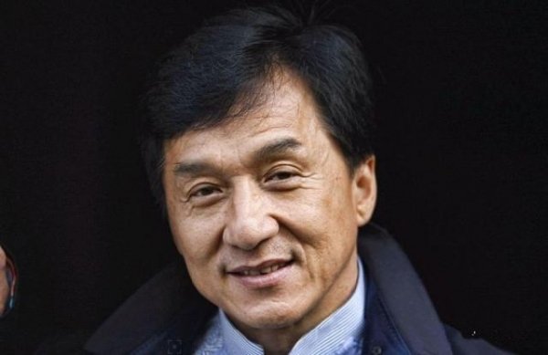 林鳳嬌的一句話，讓成龍「永遠都不可能認私生女」，小龍女自殺都沒用！