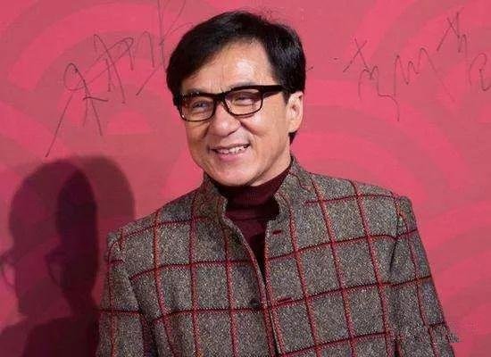 林鳳嬌的一句話，讓成龍「永遠都不可能認私生女」，小龍女自殺都沒用！